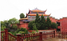 雨中登上青云山，风景另有滋味.....
